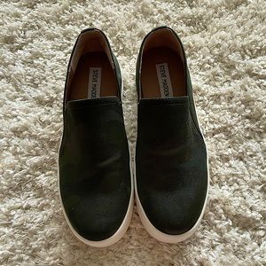 Stave Madden green camo slip-ons